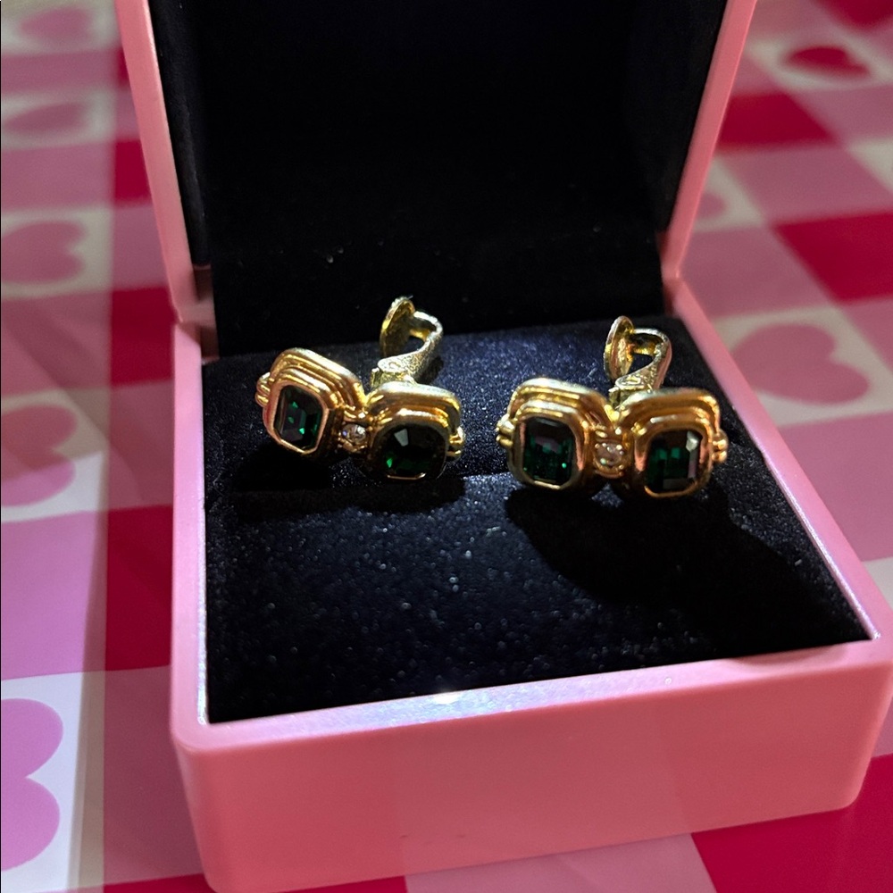 Vintage Clip on earrings Gold and Emerald - Picture 4 of 5